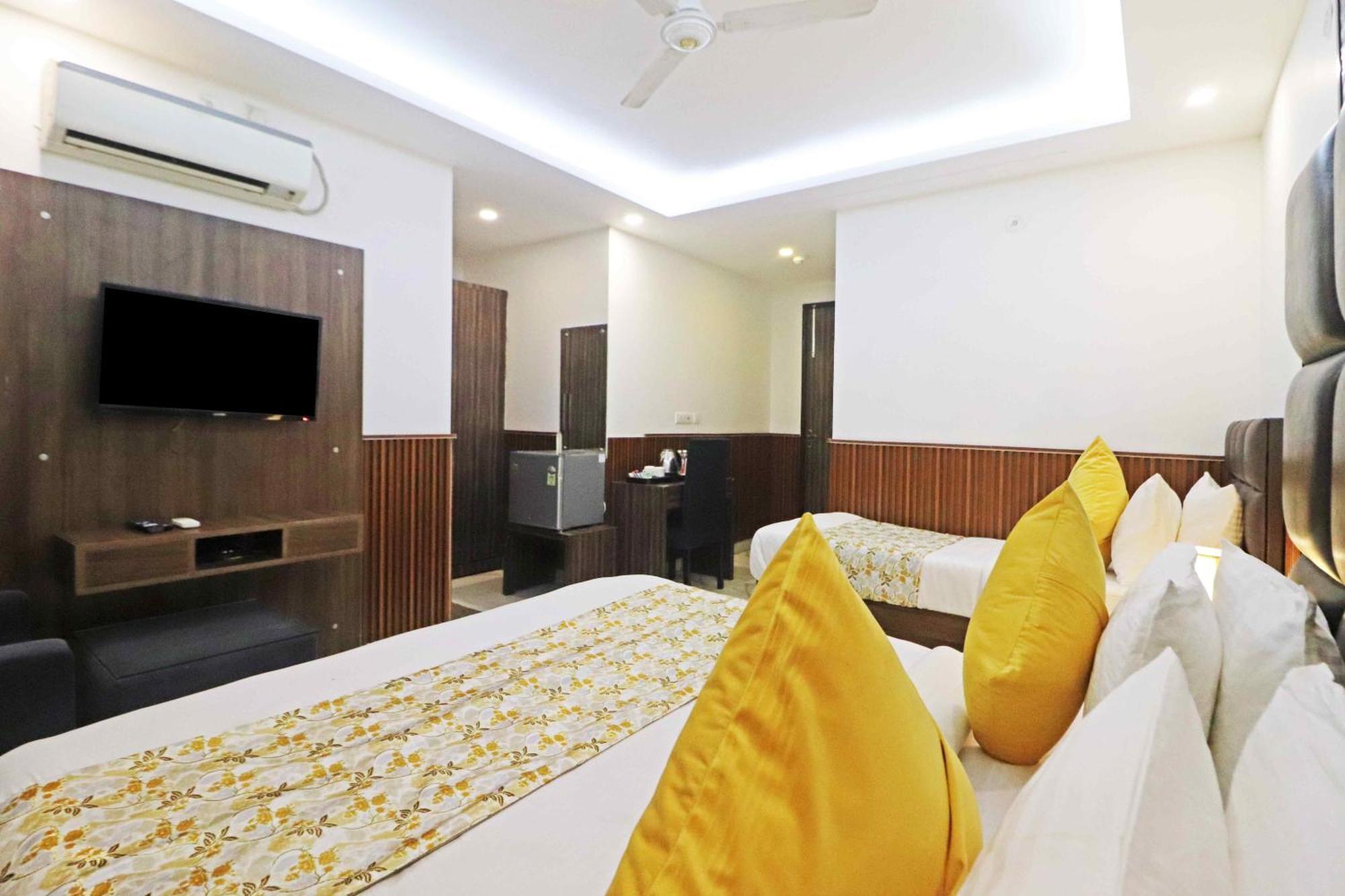 Hotel Mayda Prime Near Delhi Airport Нью-Дели Экстерьер фото