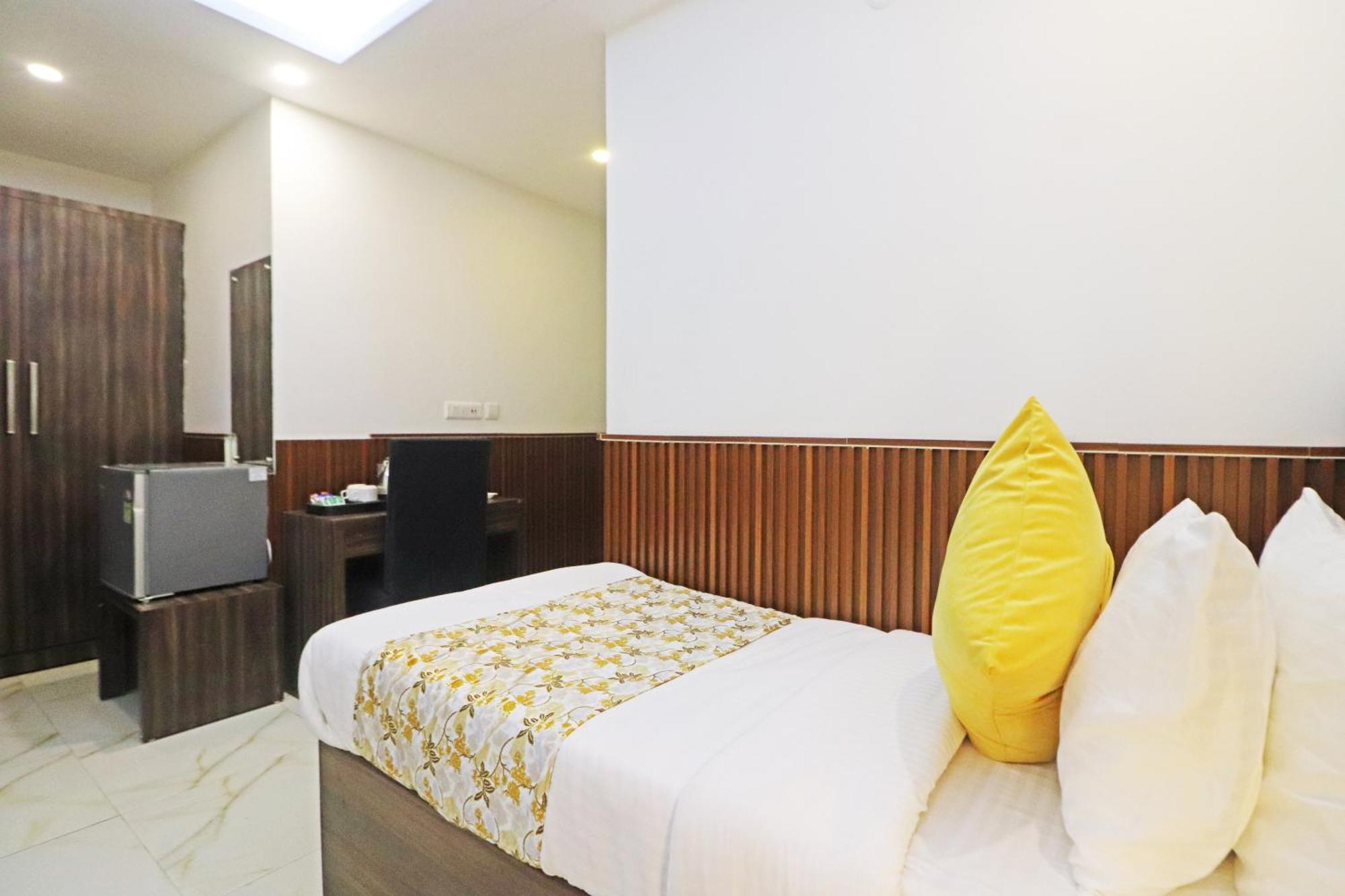 Hotel Mayda Prime Near Delhi Airport Нью-Дели Экстерьер фото