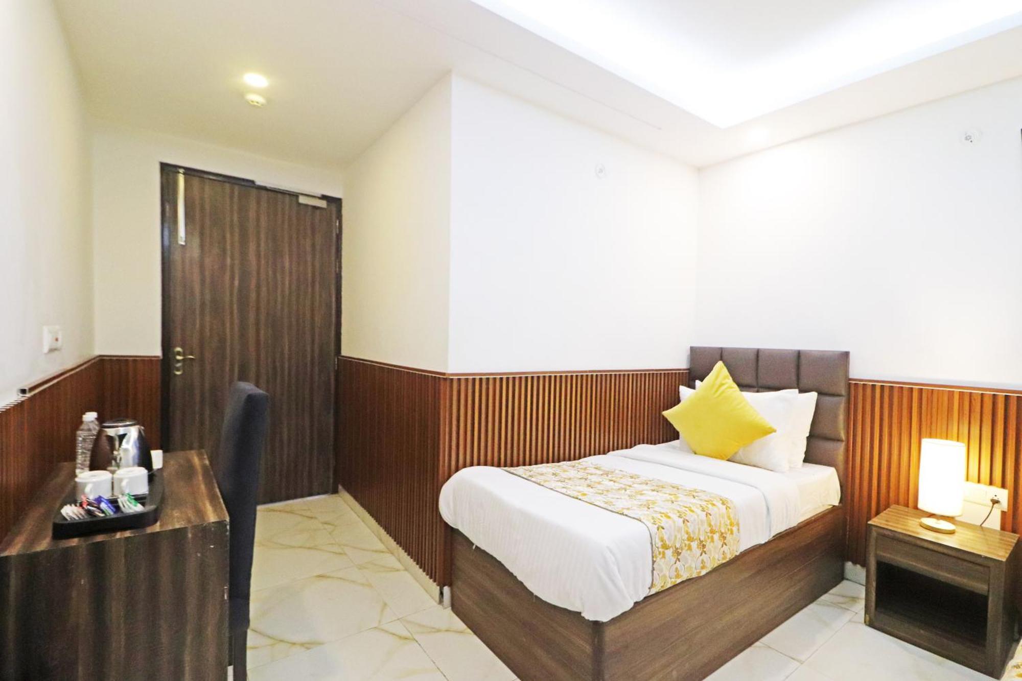 Hotel Mayda Prime Near Delhi Airport Нью-Дели Экстерьер фото