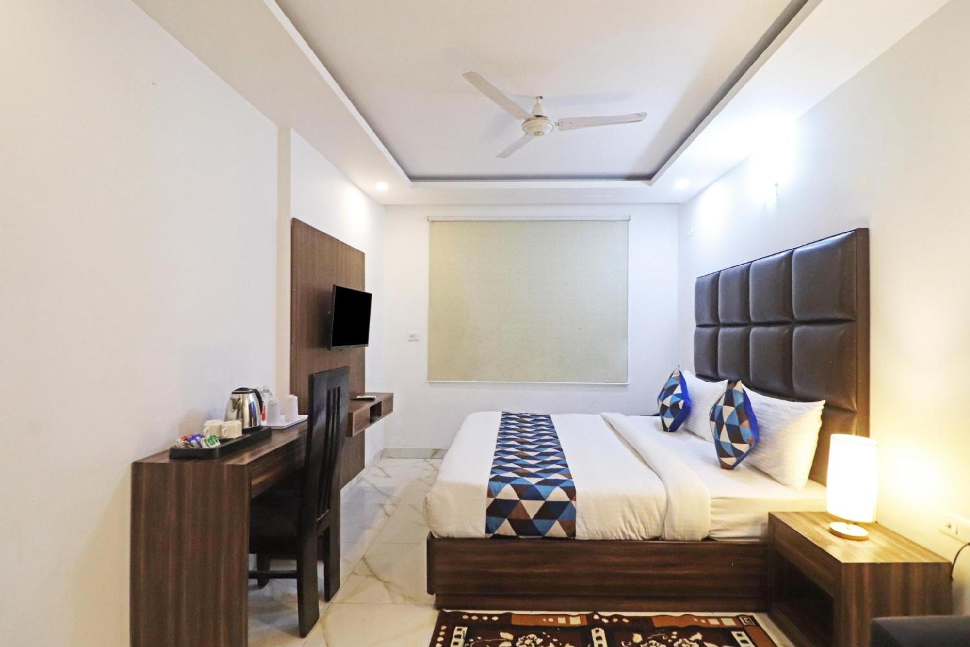 Hotel Mayda Prime Near Delhi Airport Нью-Дели Экстерьер фото
