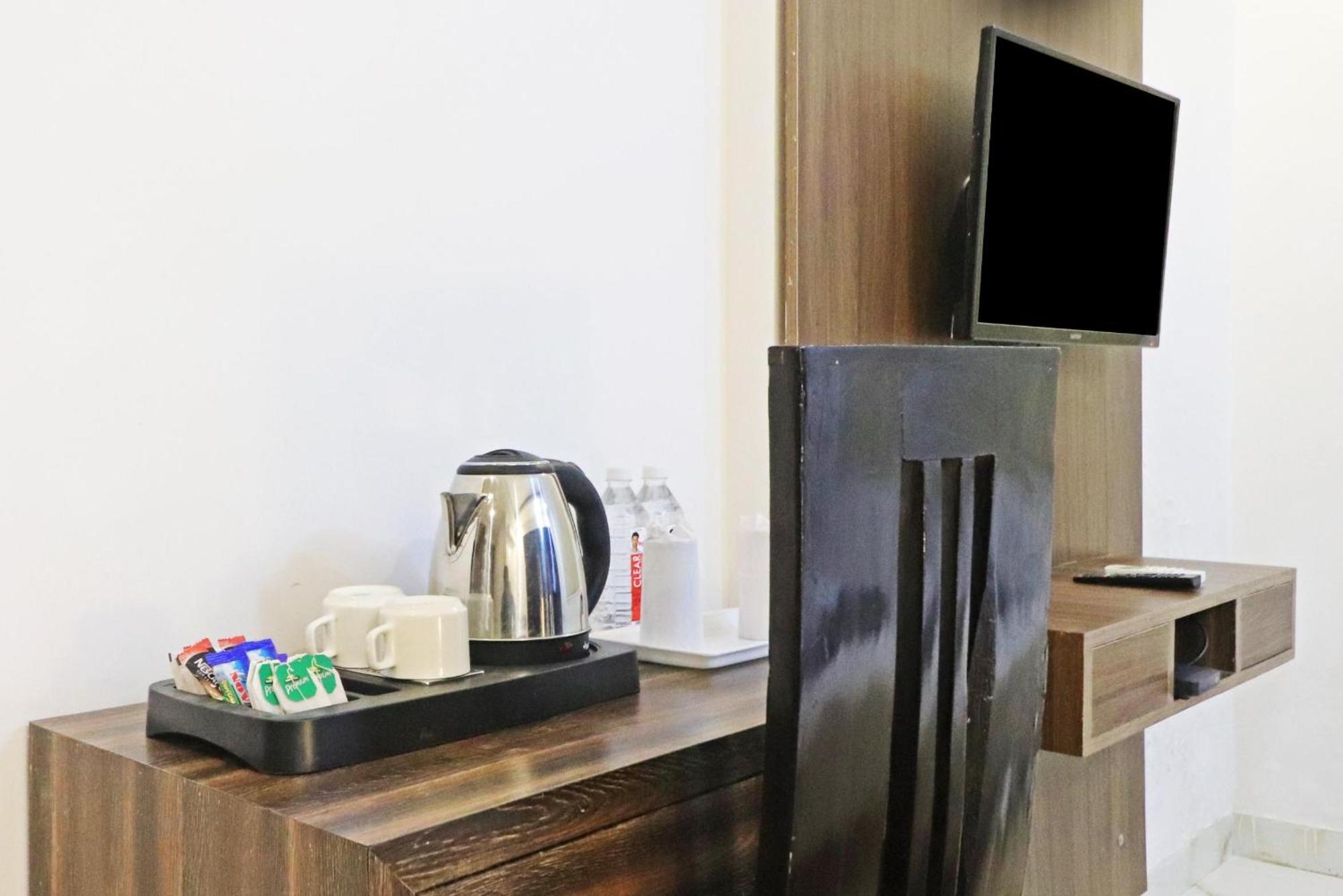 Hotel Mayda Prime Near Delhi Airport Нью-Дели Экстерьер фото