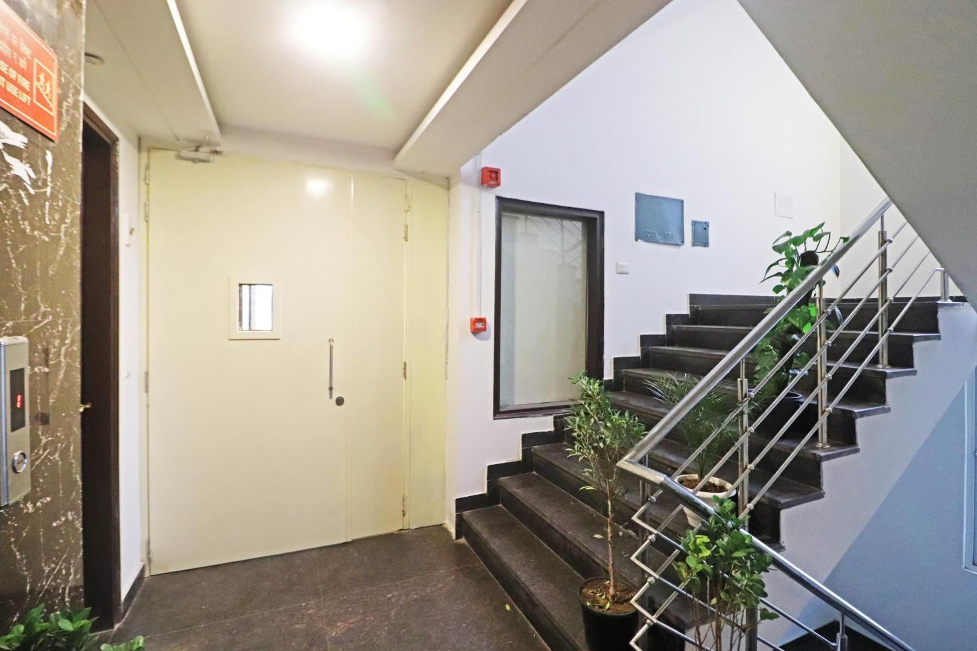 Hotel Mayda Prime Near Delhi Airport Нью-Дели Экстерьер фото