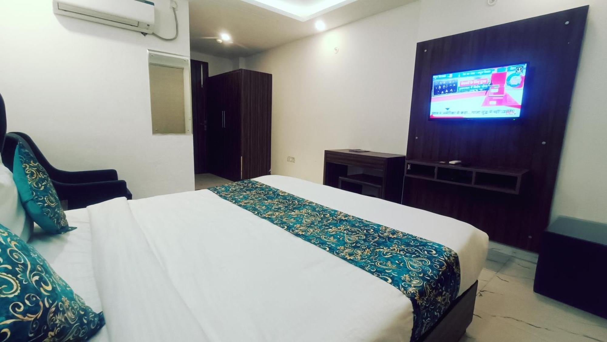Hotel Mayda Prime Near Delhi Airport Нью-Дели Экстерьер фото