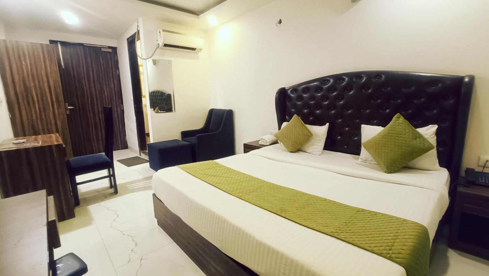 Hotel Mayda Prime Near Delhi Airport Нью-Дели Экстерьер фото