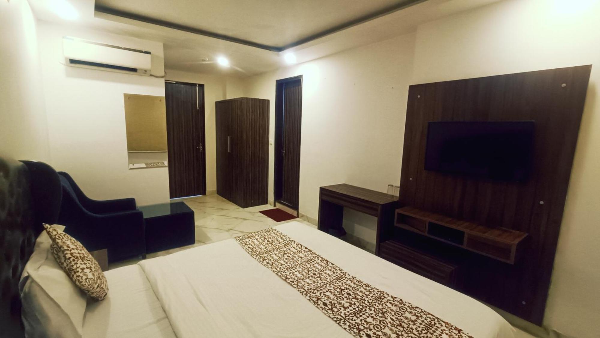 Hotel Mayda Prime Near Delhi Airport Нью-Дели Экстерьер фото